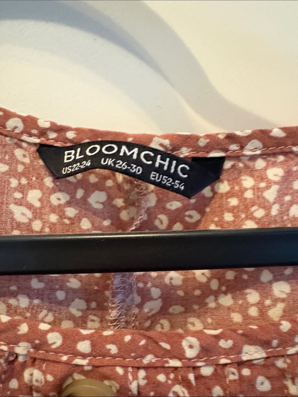 BloomChic Women’s Dusty Rose Floral Button Front Blouse size 22-24 - Picture 3 of 3
